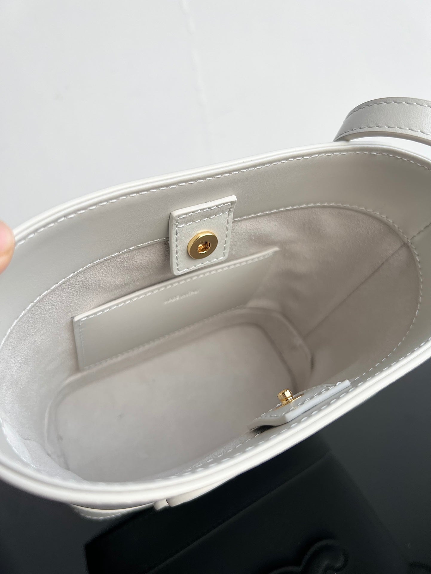 SAC SEAU CUIR TRIPHOME 19 EN CUIR DE VEAU LISSE BLANC