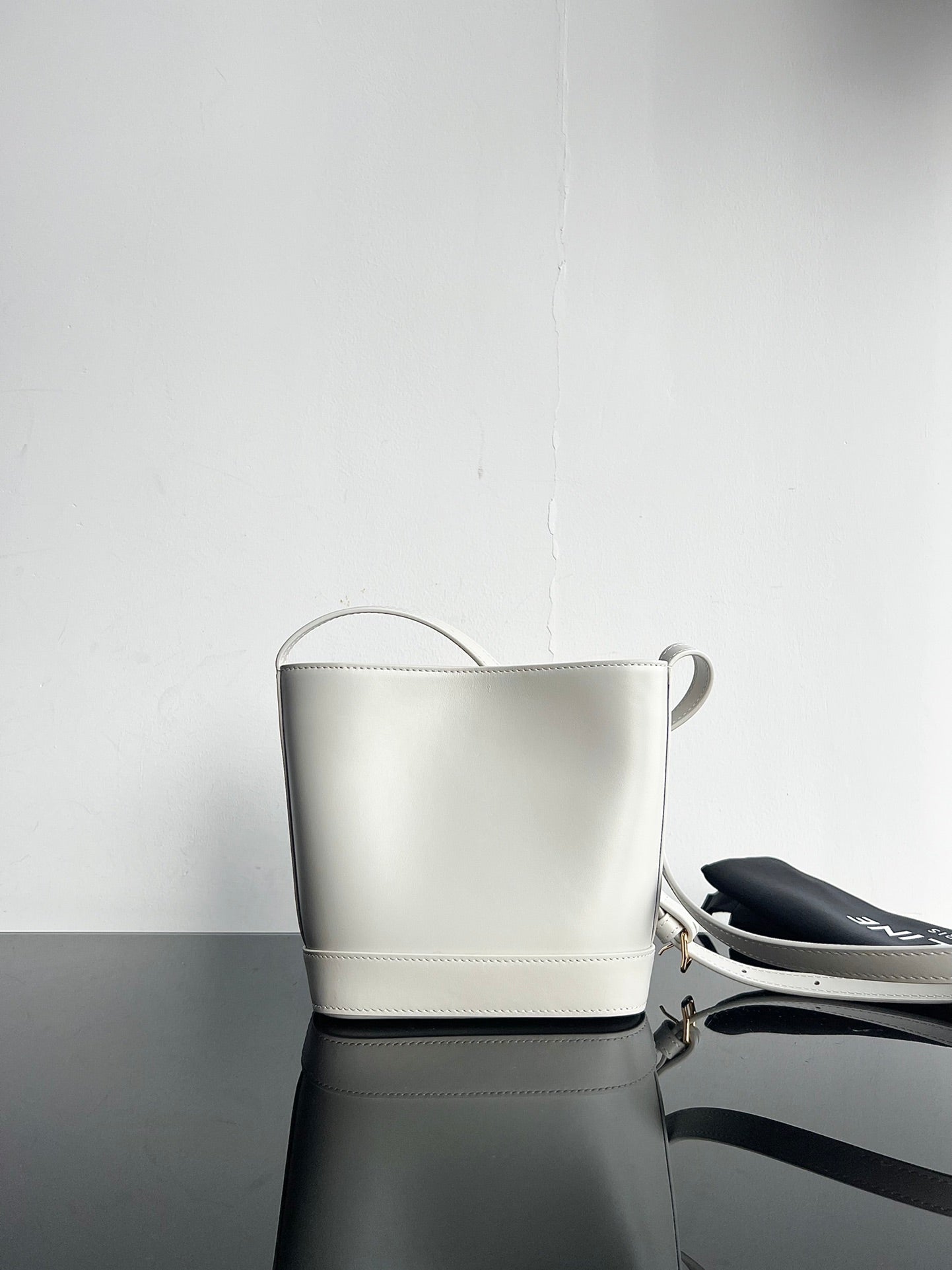 SAC SEAU CUIR TRIPHOME 19 EN CUIR DE VEAU LISSE BLANC