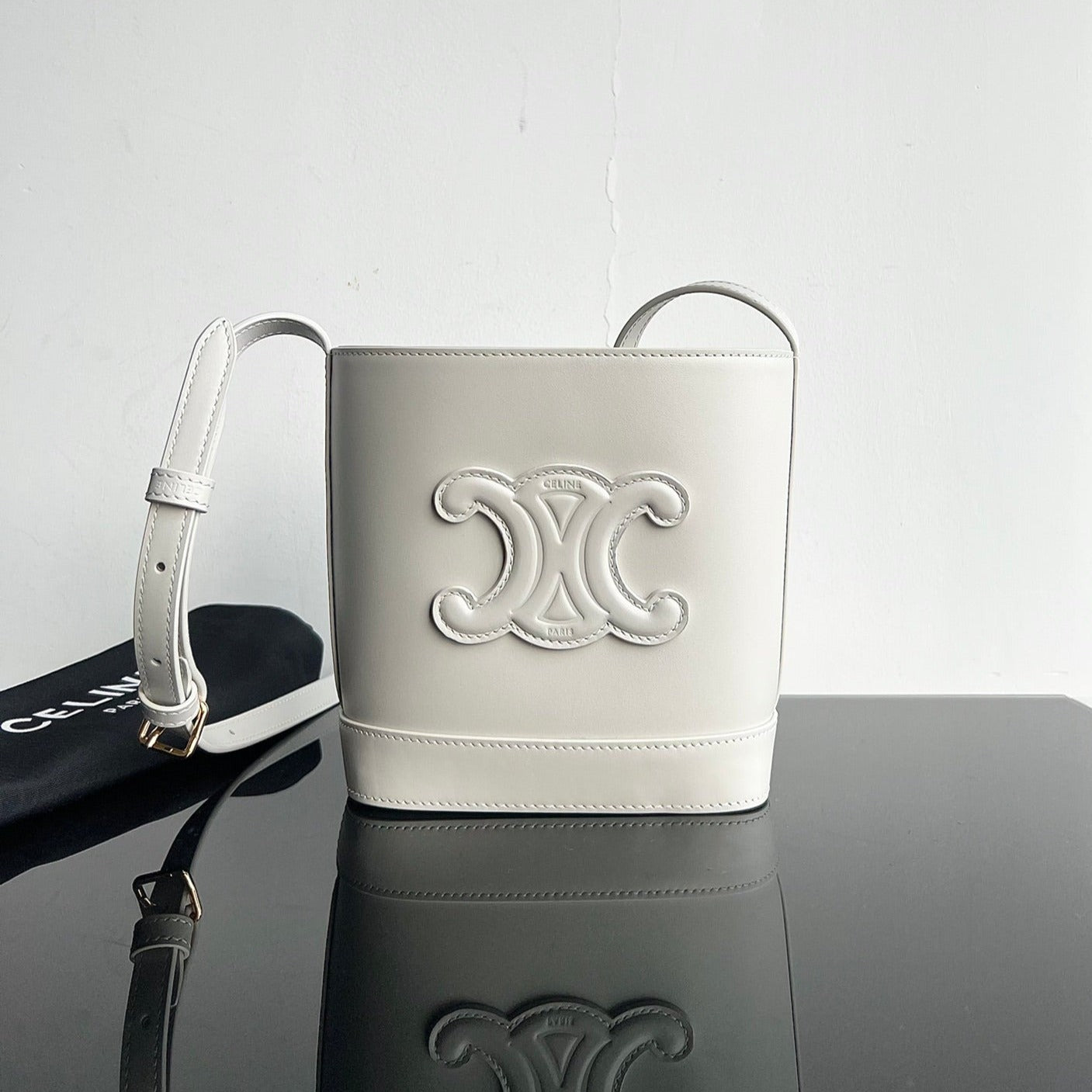 SAC SEAU CUIR TRIPHOME 19 EN CUIR DE VEAU LISSE BLANC