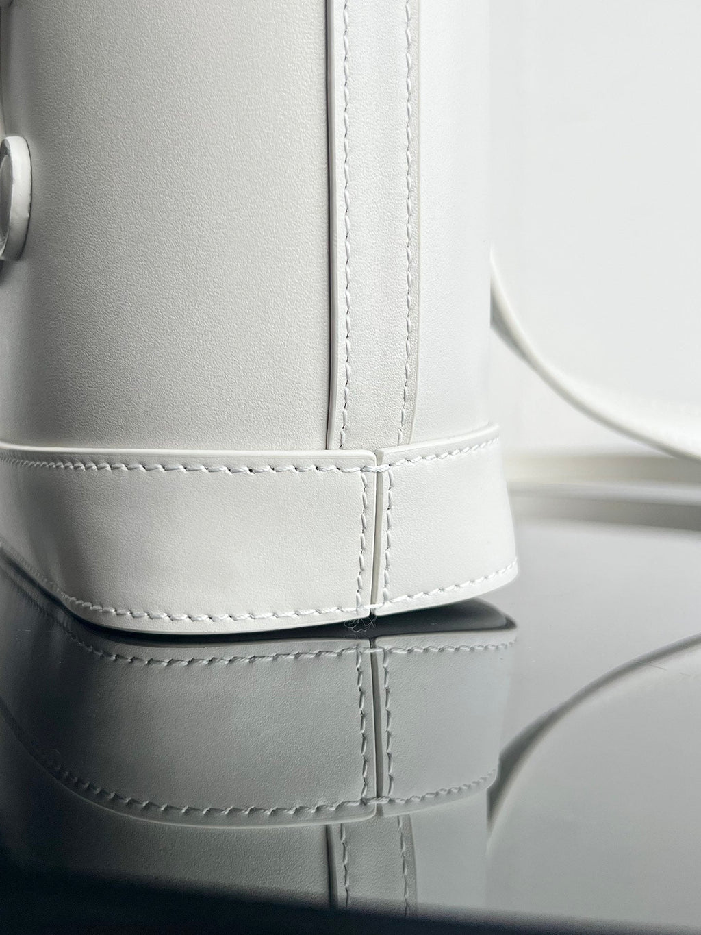 SAC SEAU CUIR TRIPHOME 19 EN CUIR DE VEAU LISSE BLANC