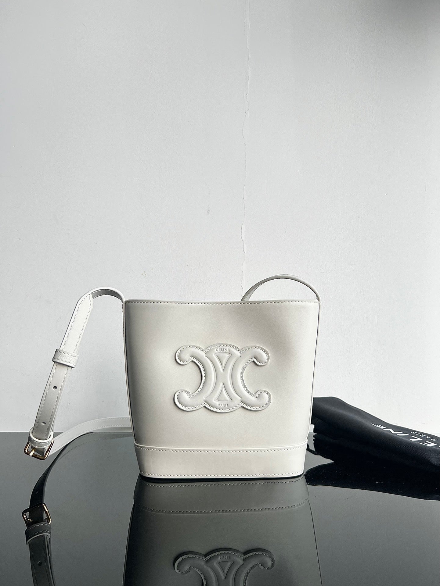 SAC SEAU CUIR TRIPHOME 19 EN CUIR DE VEAU LISSE BLANC