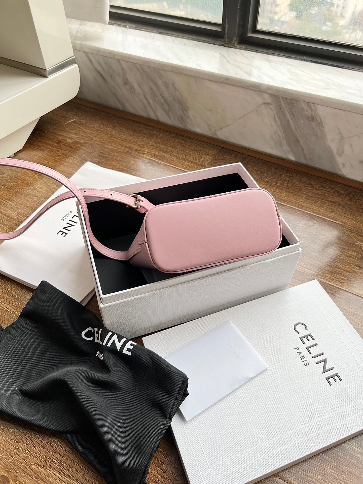 SAC SEAU CUIR TRIPHOME 19 EN CUIR DE VEAU LISSE ROSE PASTEL