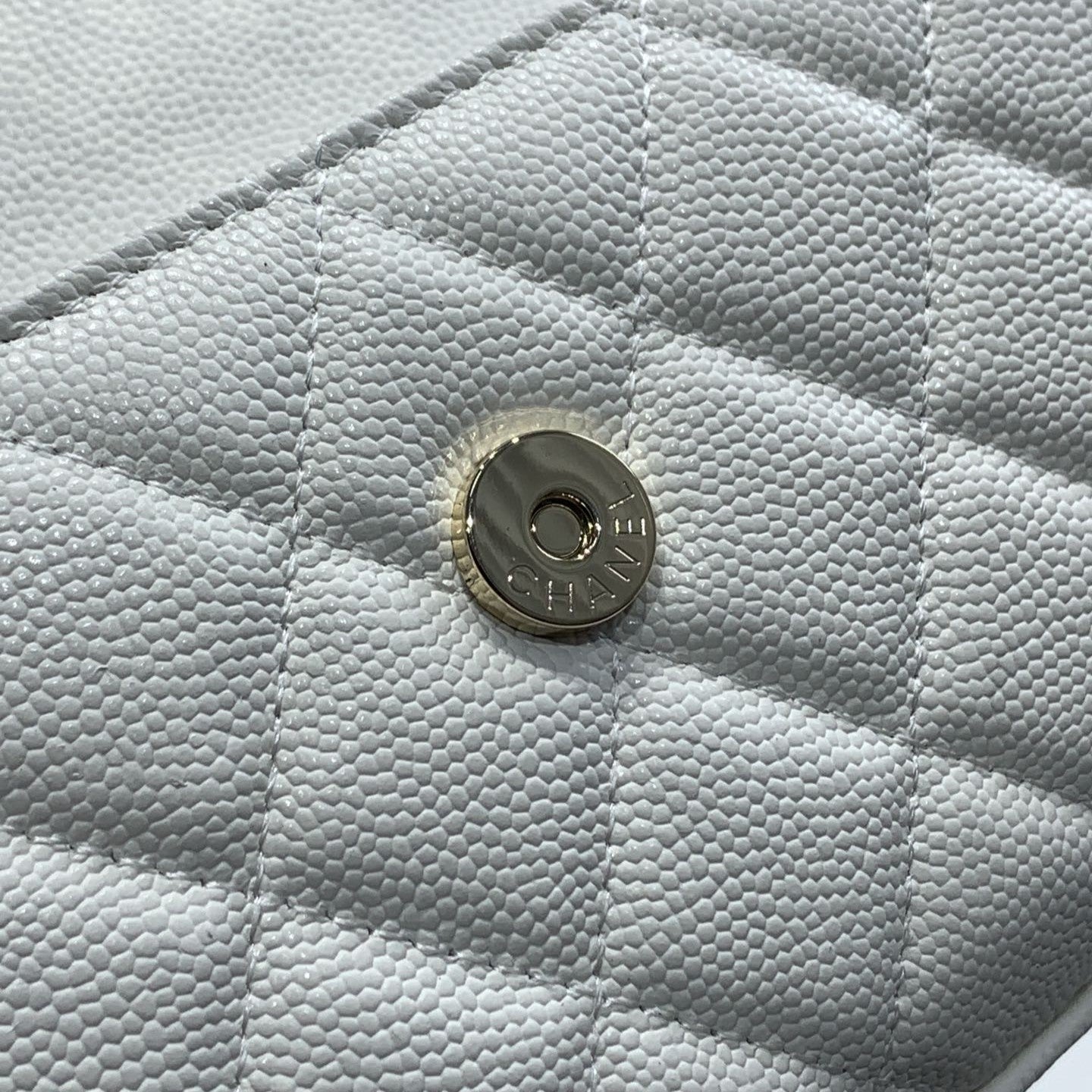 23P FLAP BAG 19CM WHITE CAVIAR GOLD HARDWARE