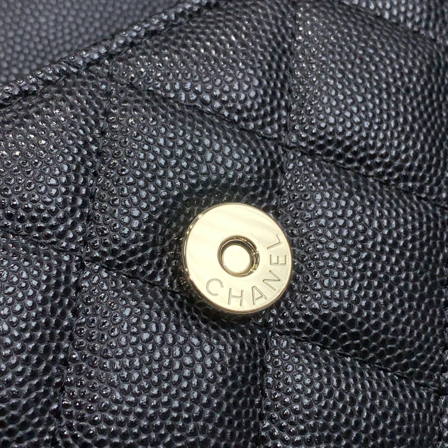 23P FLAP BAG 19CM BLACK CAVIAR GOLD HARDWARE