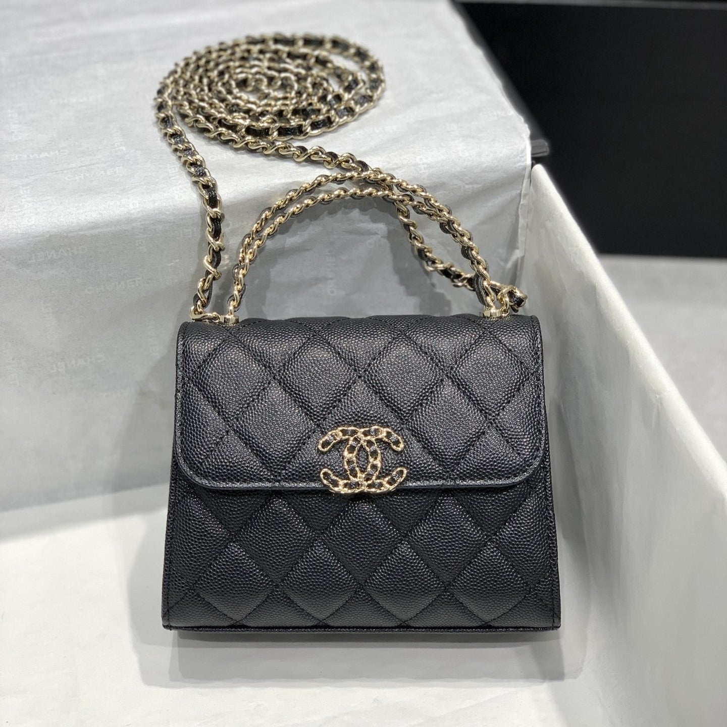23P FLAP BAG 15CM BLACK CAVIAR GOLD HARDWARE