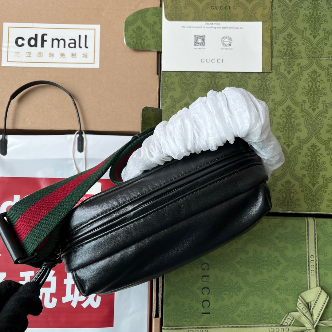 SAC À BANDOULIÈRE 23 EN CUIR DE VEAU NOIR