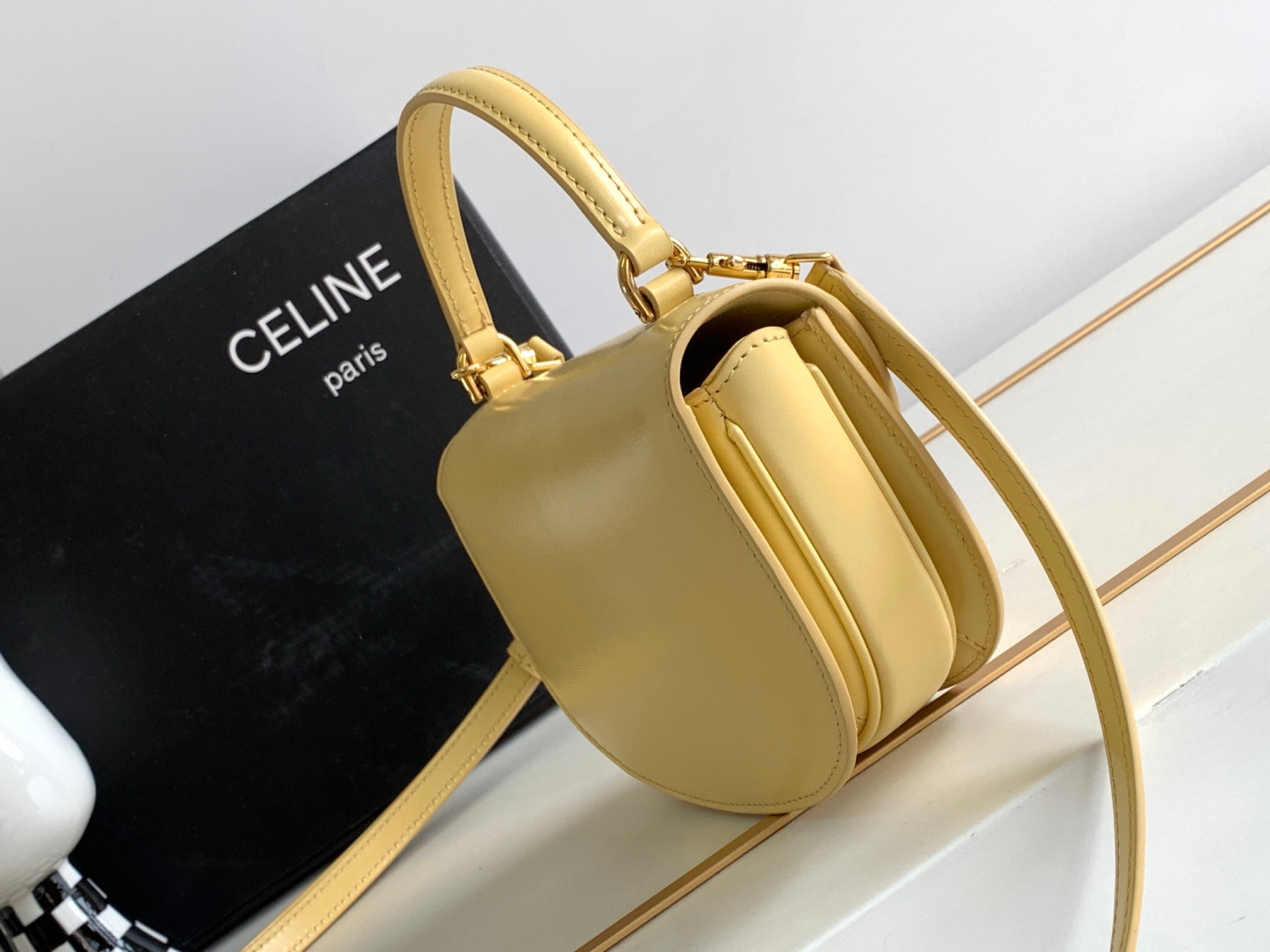 BESACE CHAÎNE ADOLESCENT TRIOMPHE 15,5 CM CUIR DE VEAU JAUNE