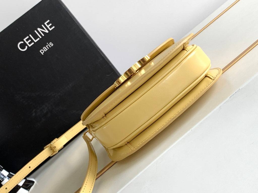 TEEN CHAIN BESACE TRIOMPHE 15.5CM YELLOW CALFSKIN
