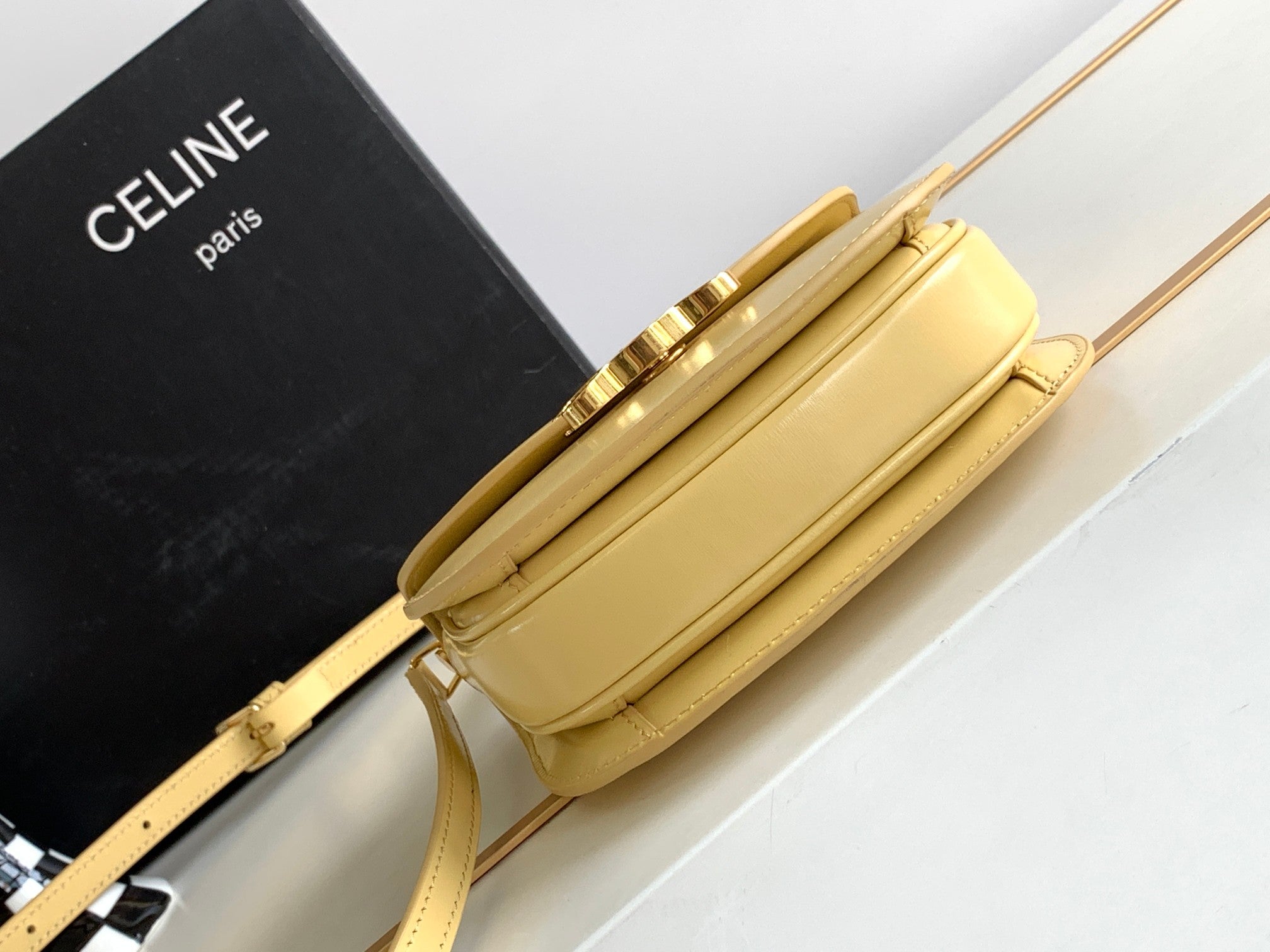 BESACE CHAÎNE ADOLESCENT TRIOMPHE 15,5 CM CUIR DE VEAU JAUNE