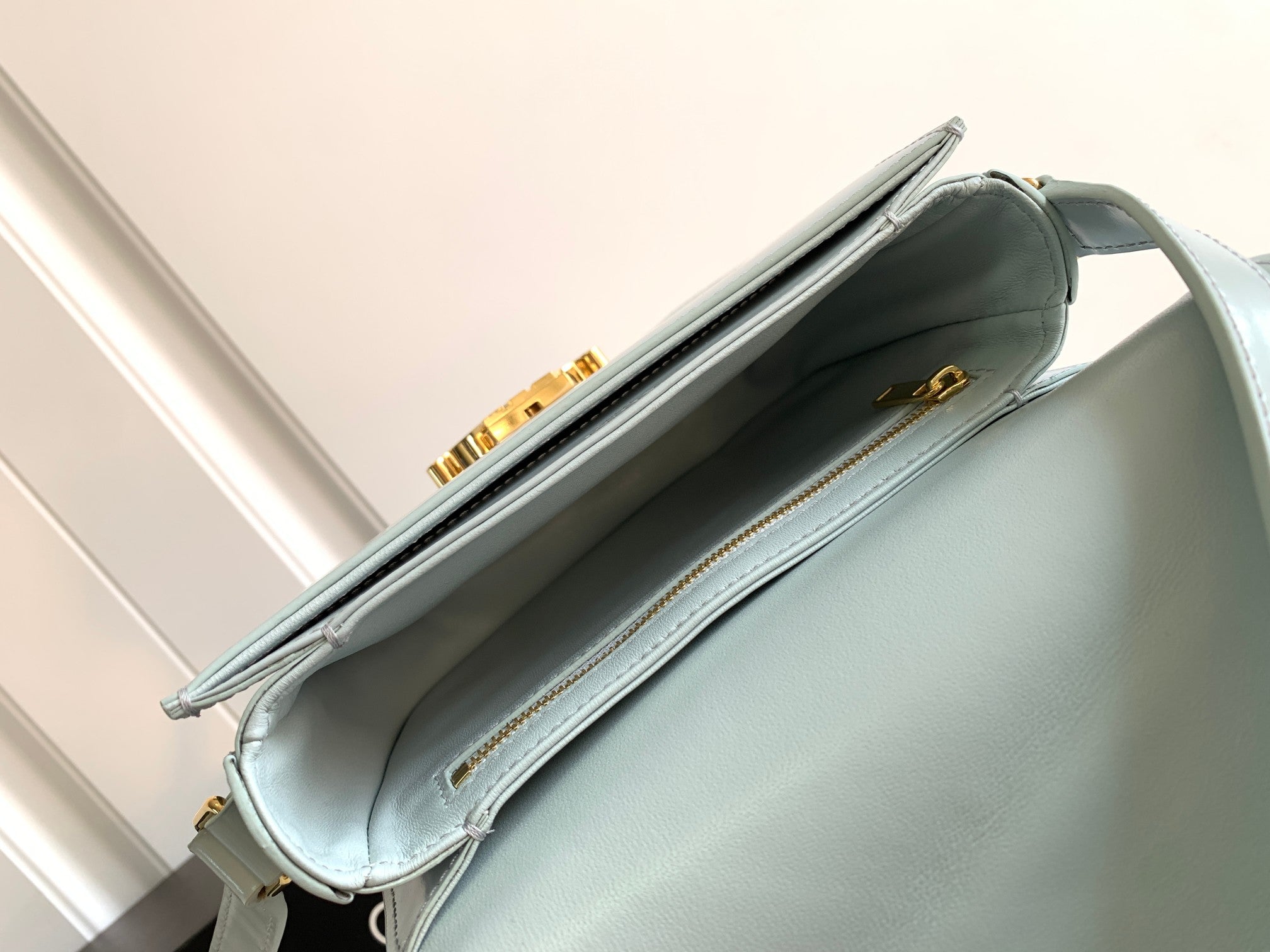 TEEN BESACE TRIOMPHE 18.5 CUIR DE VEAU BLEU NUAGE
