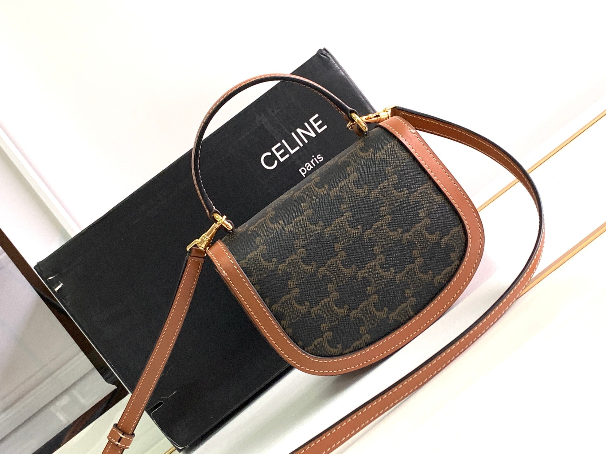 BESACE CHAÎNE ADOLESCENT TRIOMPHE 15,5 CM MONOGRAMME MARRON ET CUIR DE VEAU TAN