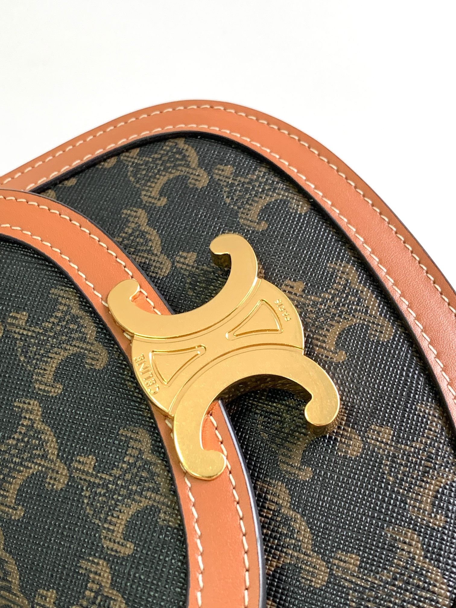 BESACE CHAÎNE ADOLESCENT TRIOMPHE 15,5 CM MONOGRAMME MARRON ET CUIR DE VEAU TAN