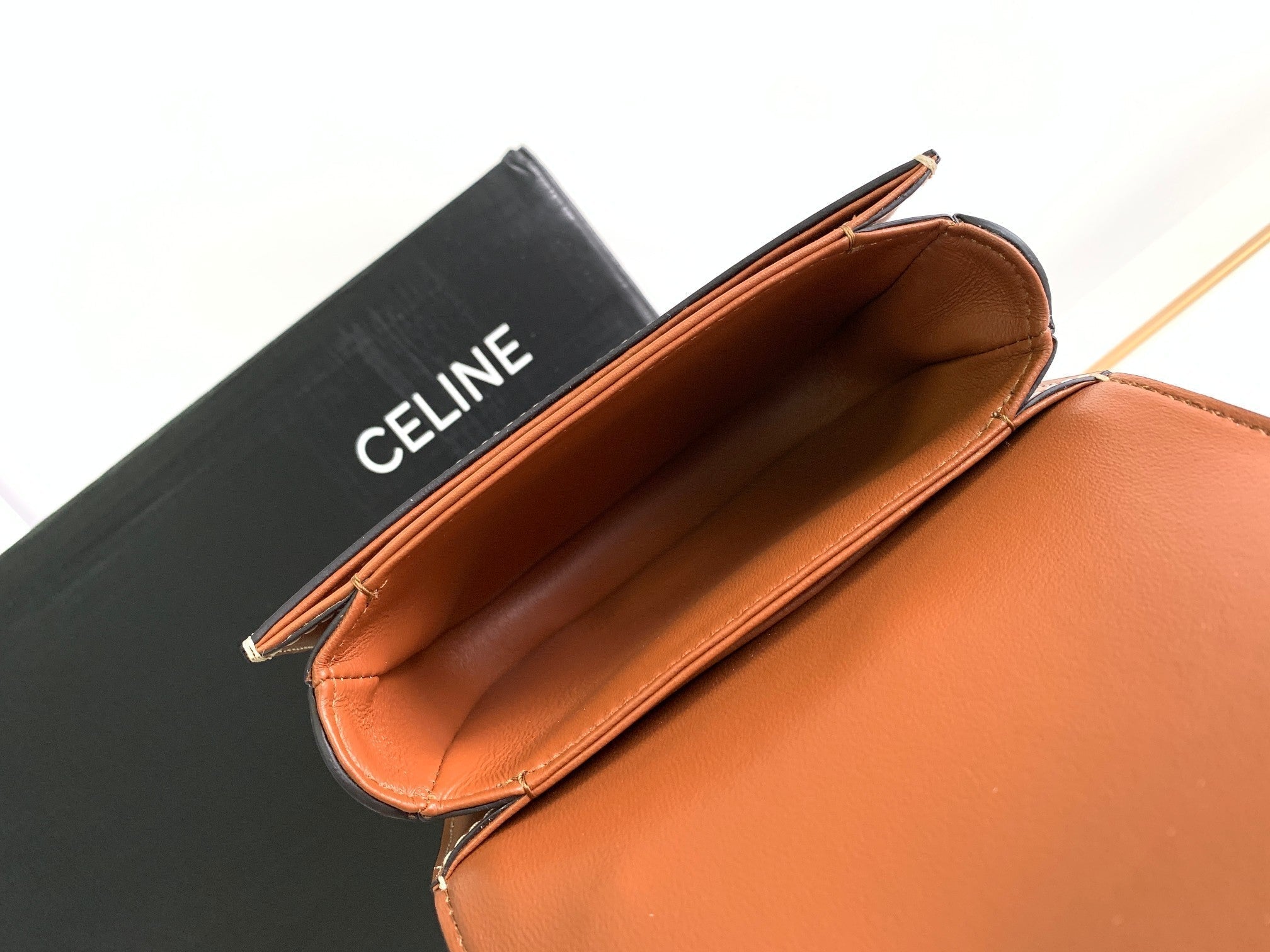 BESACE CHAÎNE ADOLESCENT TRIOMPHE 15,5 CM MONOGRAMME MARRON ET CUIR DE VEAU TAN