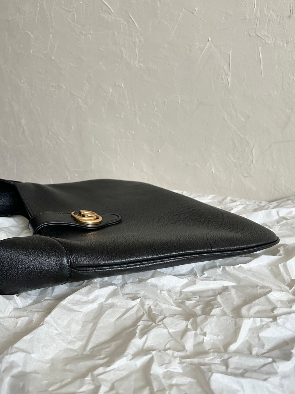 Grand sac bandoulière APHRODITE 47 en cuir de veau noir