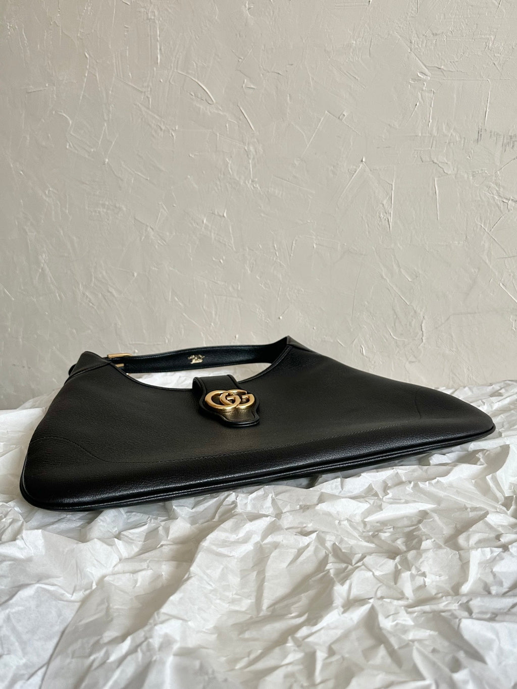 Grand sac bandoulière APHRODITE 47 en cuir de veau noir