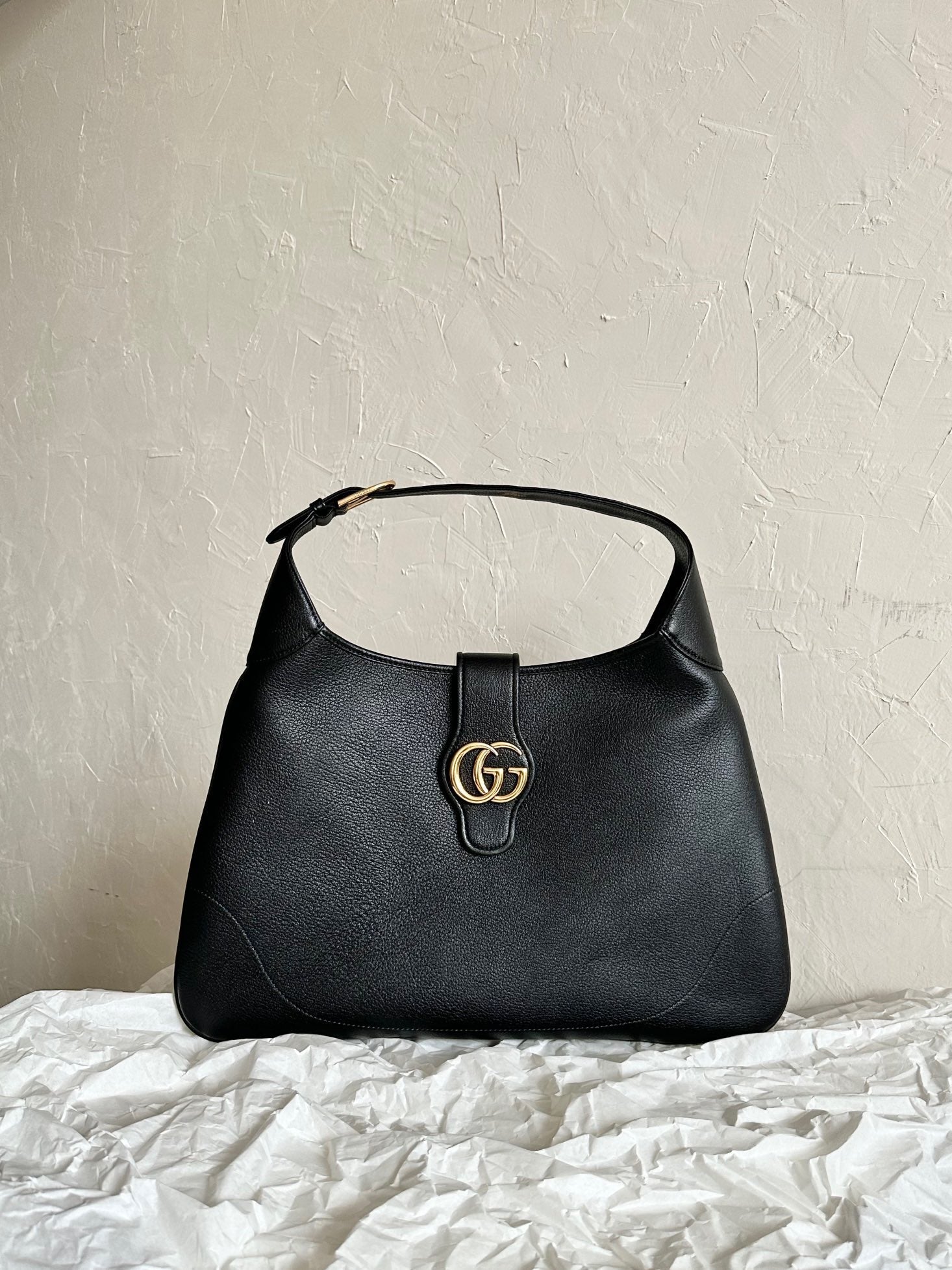 Grand sac bandoulière APHRODITE 47 en cuir de veau noir