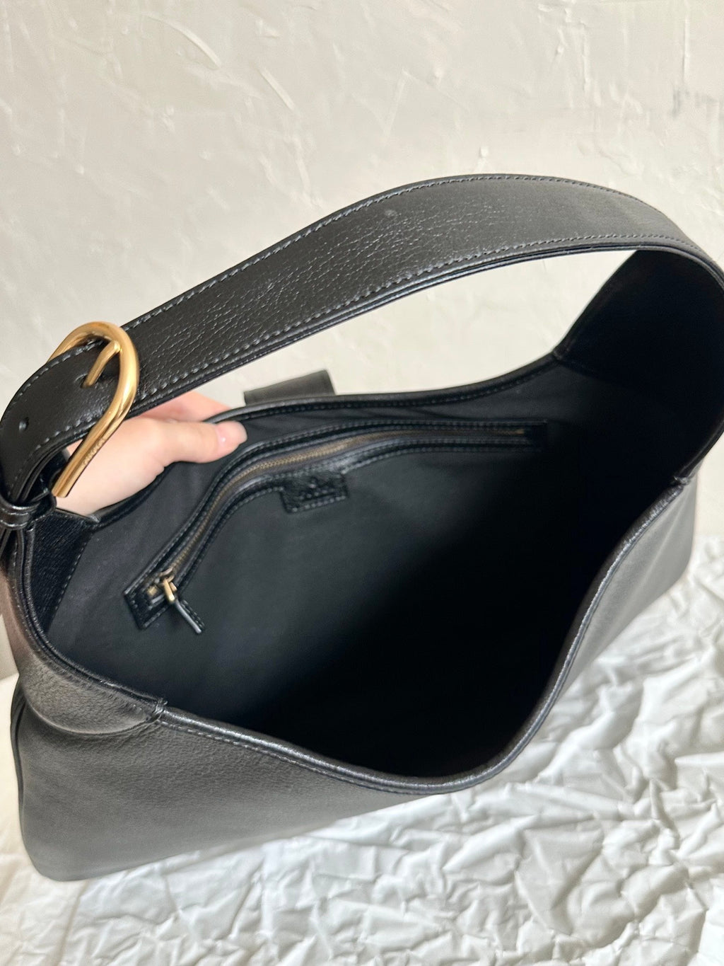 Grand sac bandoulière APHRODITE 47 en cuir de veau noir