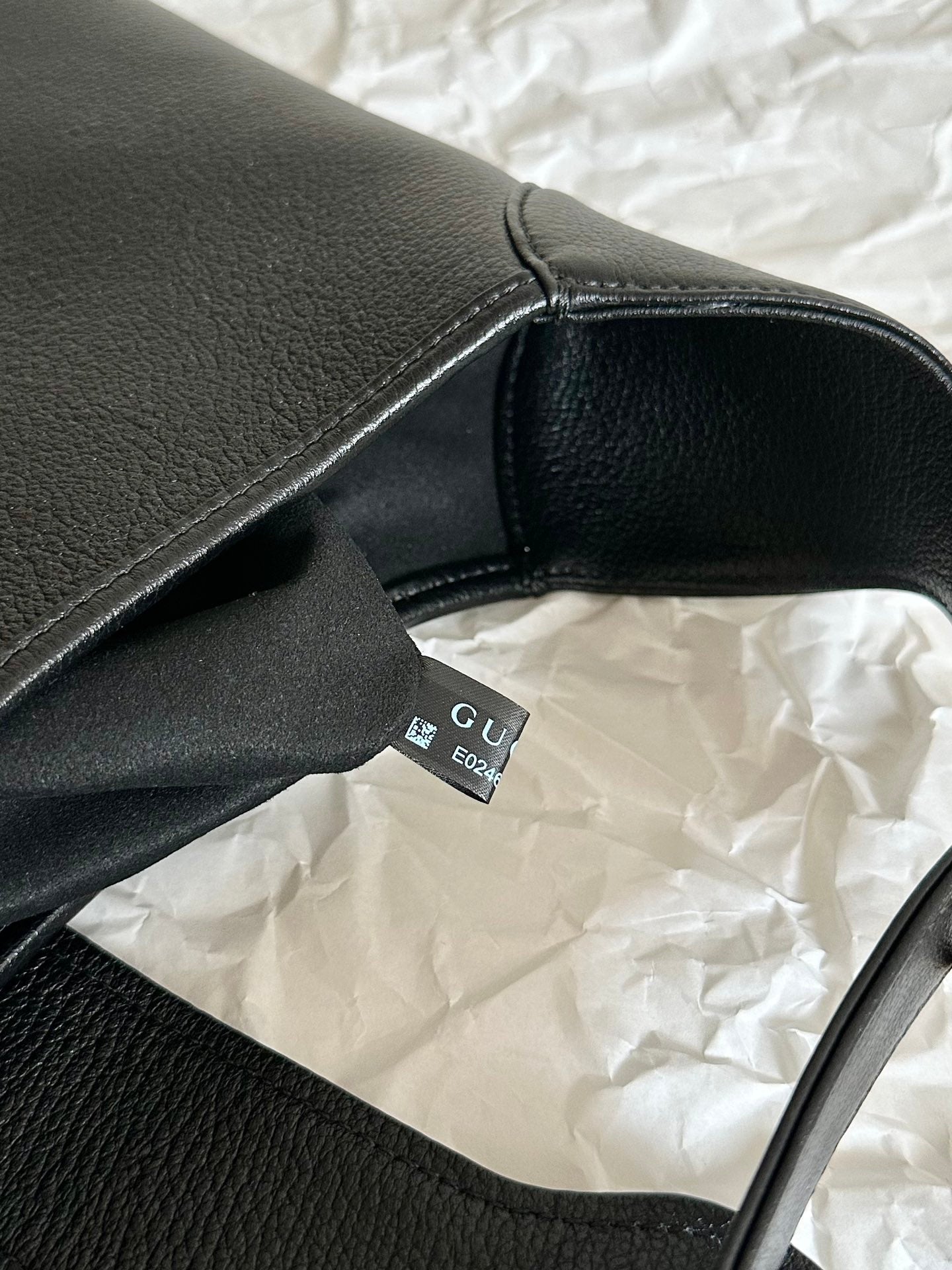 Grand sac bandoulière APHRODITE 47 en cuir de veau noir