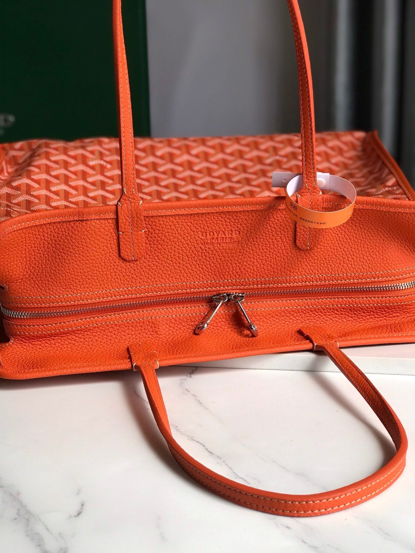 SAC HARDY PM 40 EN TOILE GOYARDINE ORANGE ET GARNITURES EN CUIR TAURILLON
