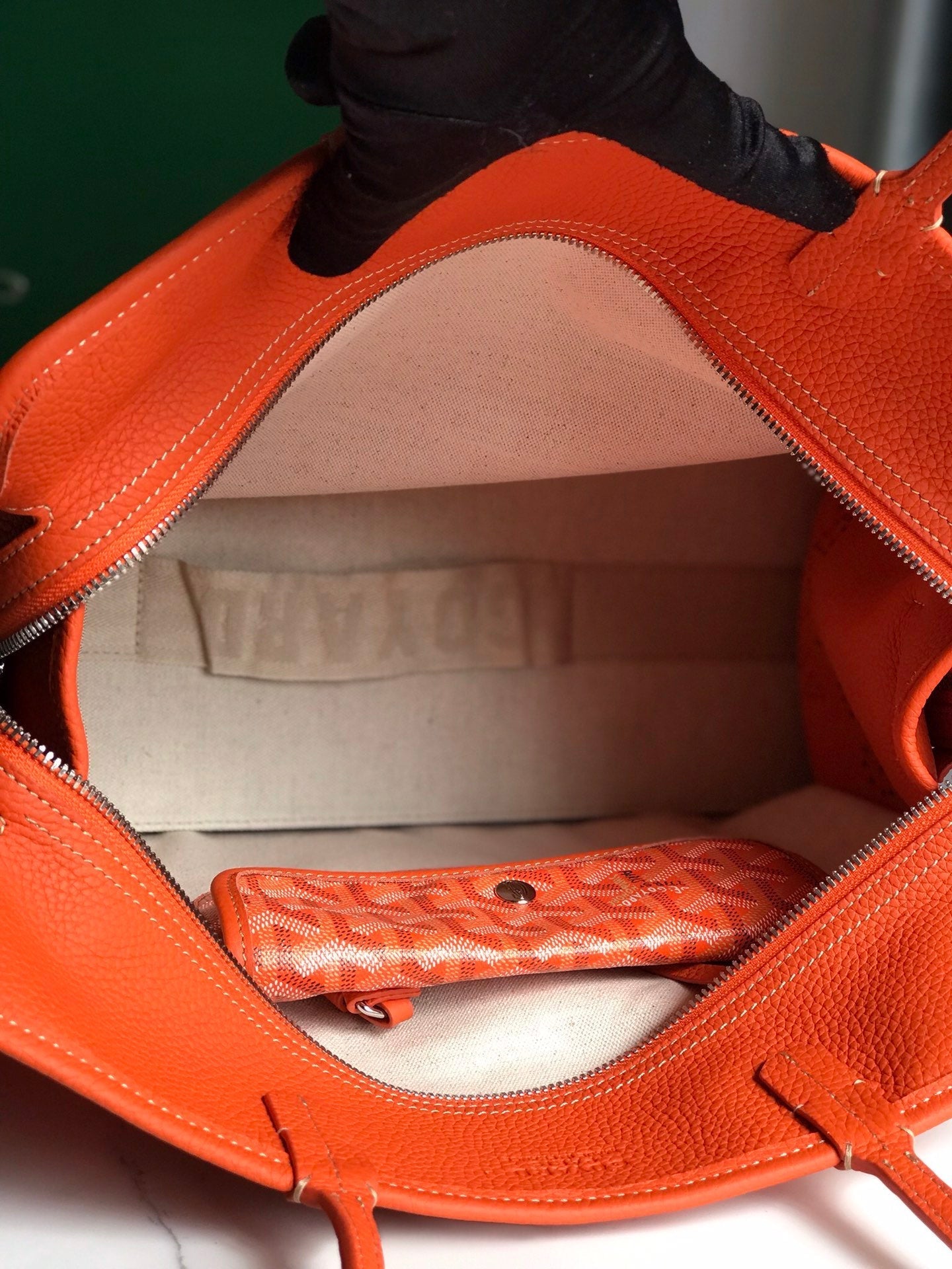 SAC HARDY PM 40 EN TOILE GOYARDINE ORANGE ET GARNITURES EN CUIR TAURILLON