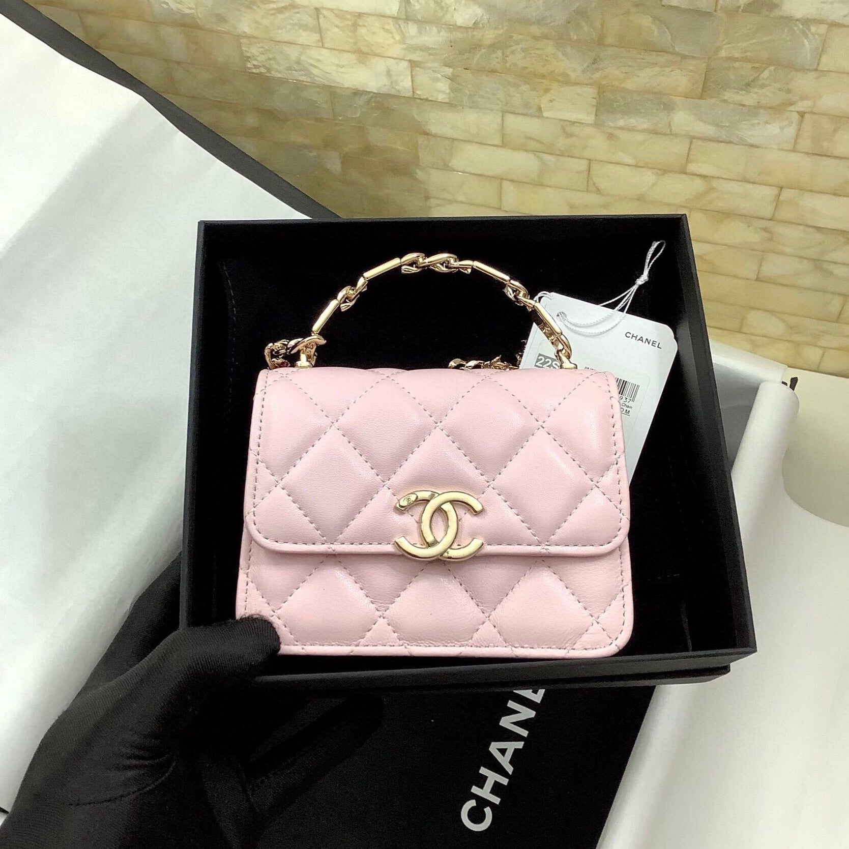 CC WOC 13CM WITH TOP HANDLE PINK QUILTED CALFSKIN GOLD HARDWARE