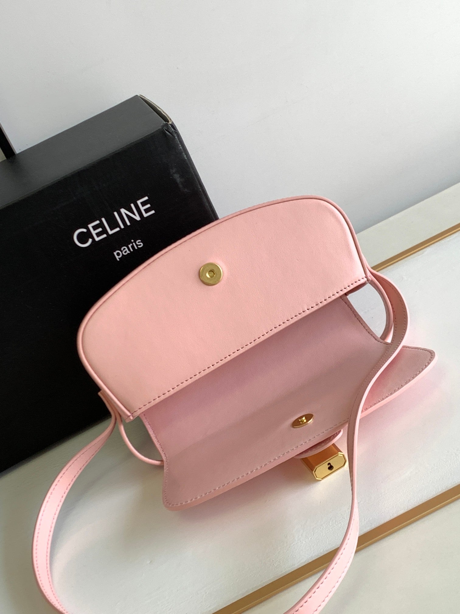 MINI POCHETTE TABOU 18 CUIR DE VEAU ROSE SAKURA