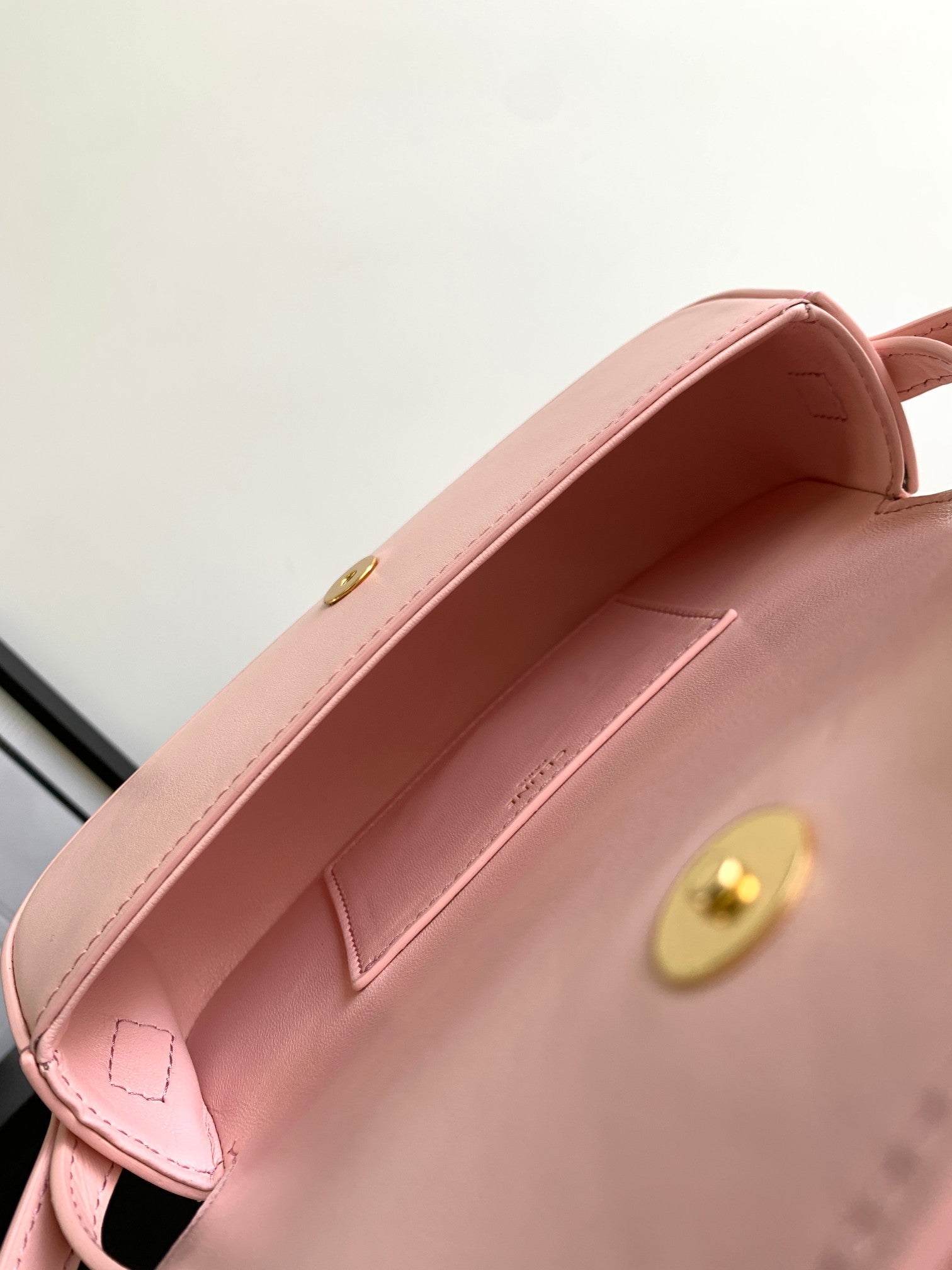 MINI POCHETTE TABOU 18 CUIR DE VEAU ROSE SAKURA