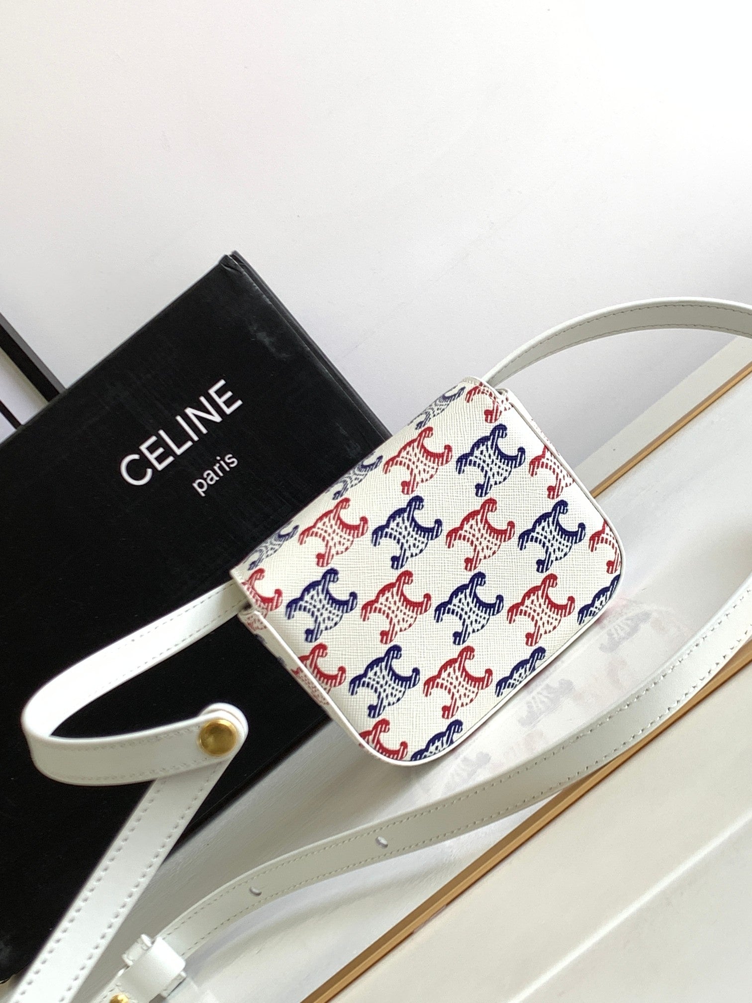CUIR DE VACHE COLORÉ TRIPHOME 11