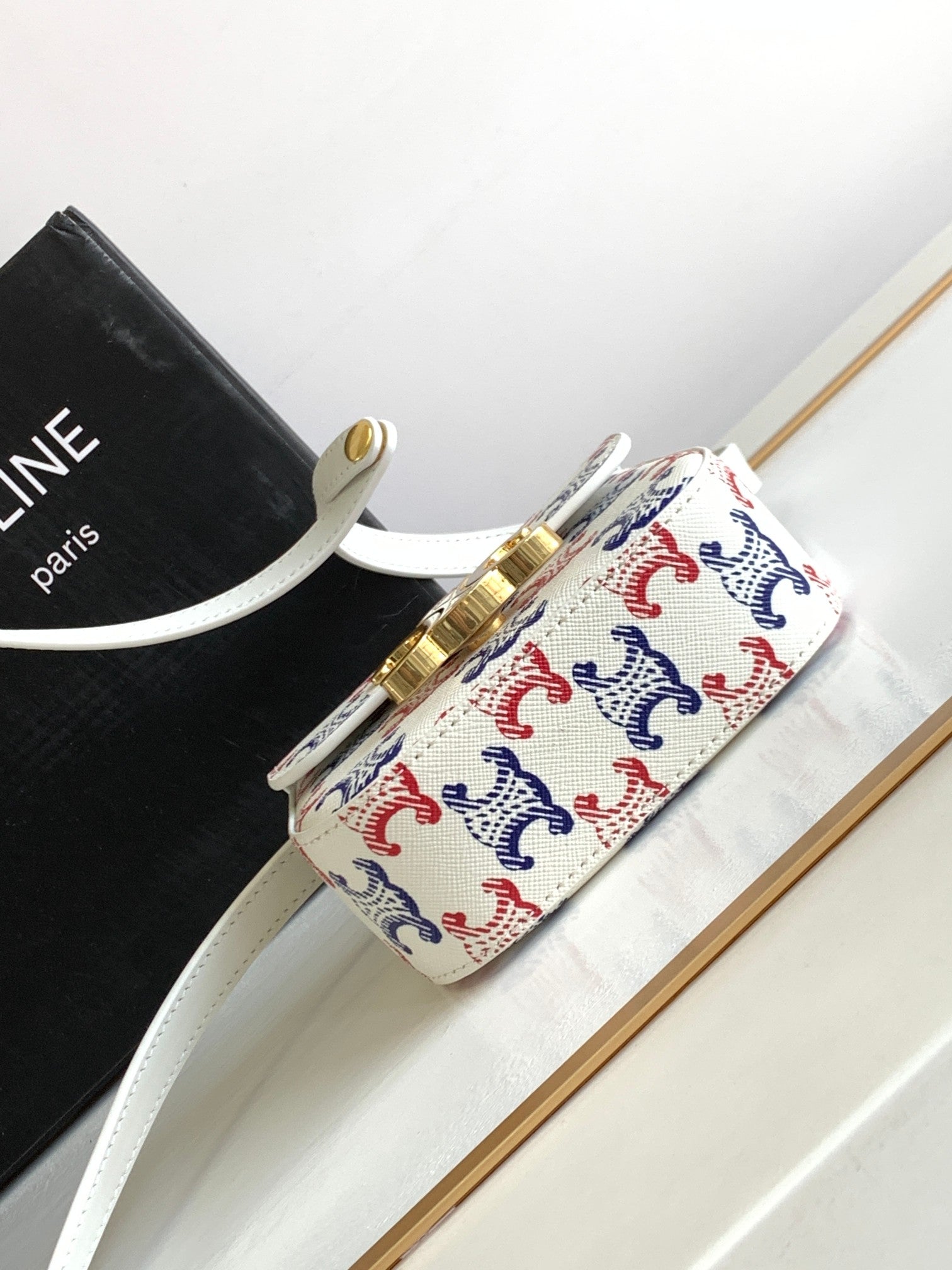 CUIR DE VACHE COLORÉ TRIPHOME 11