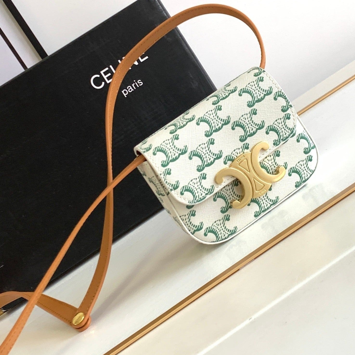 TRIPHOME 11 CUIR DE VACHE VERT BLANC