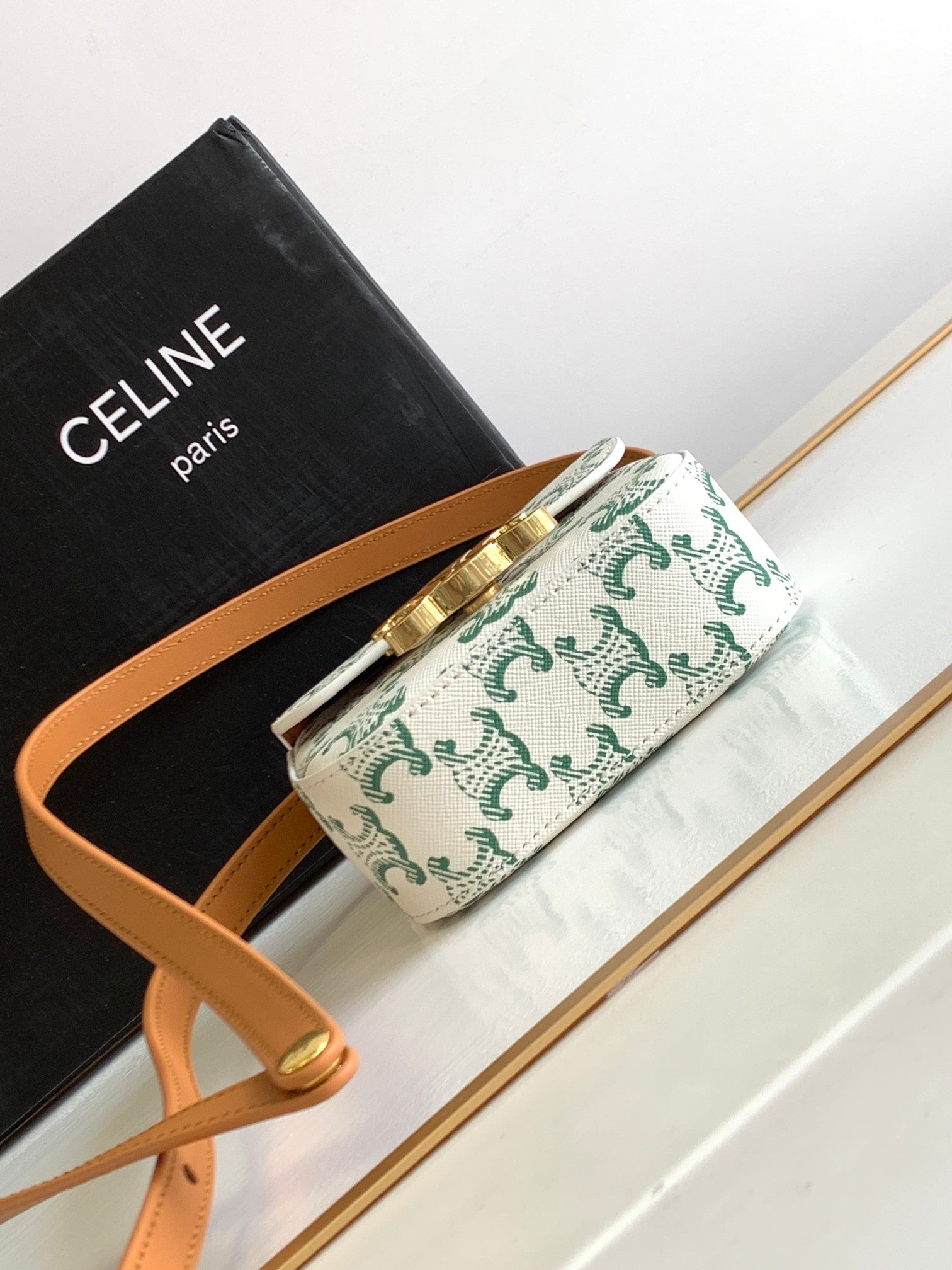 TRIPHOME 11 CUIR DE VACHE VERT BLANC