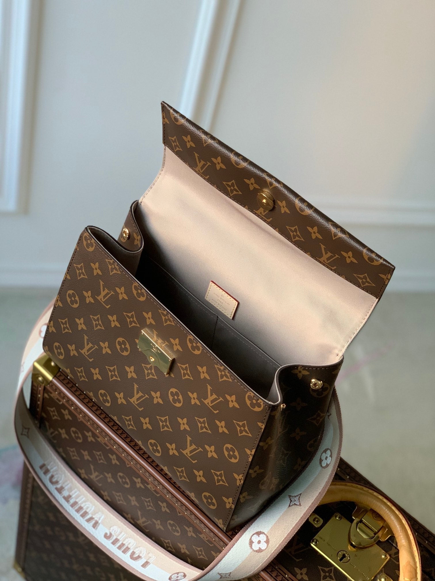 CLUNY MM 33 EN TOILE MONOGRAMME MARRON