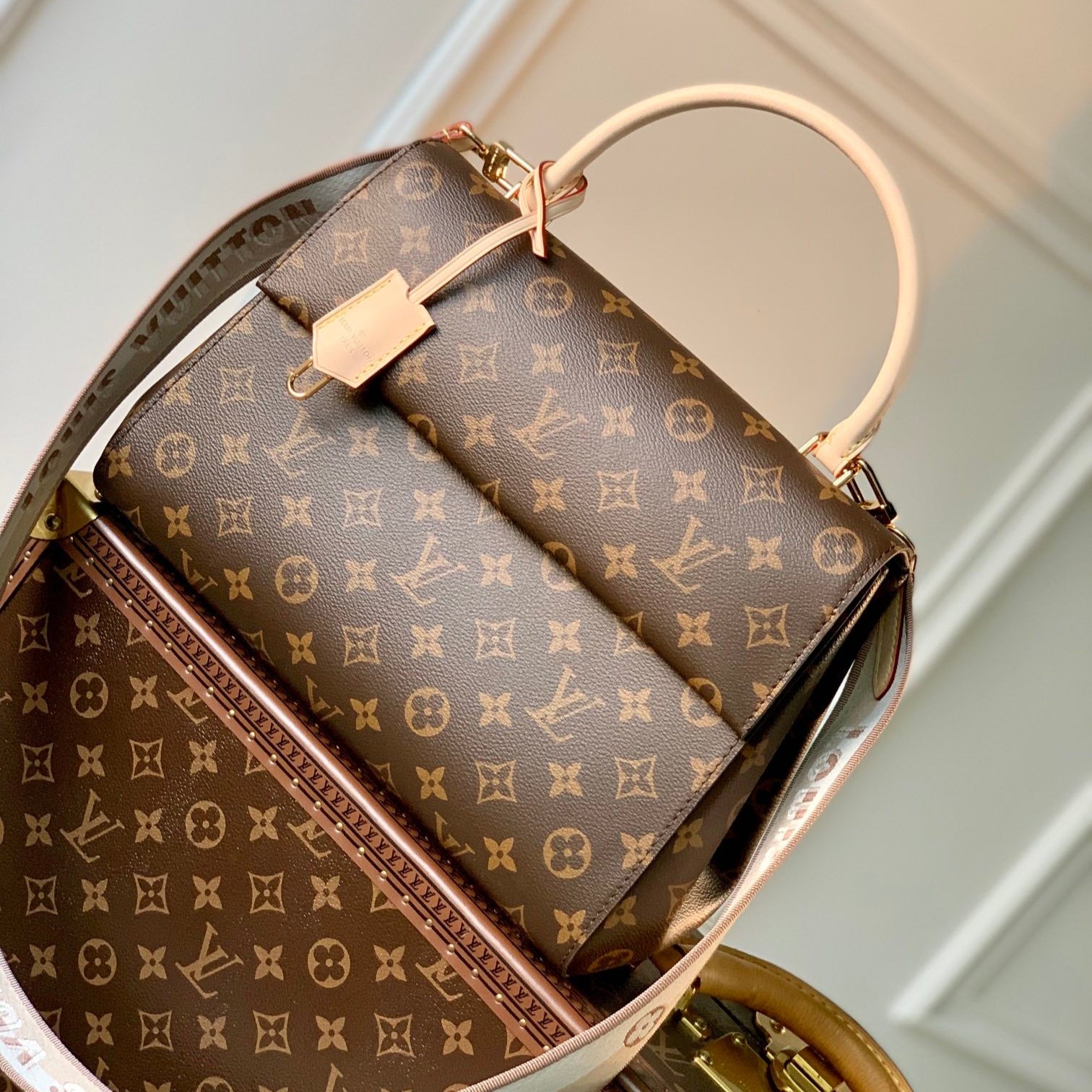 CLUNY MM 33 EN TOILE MONOGRAMME MARRON