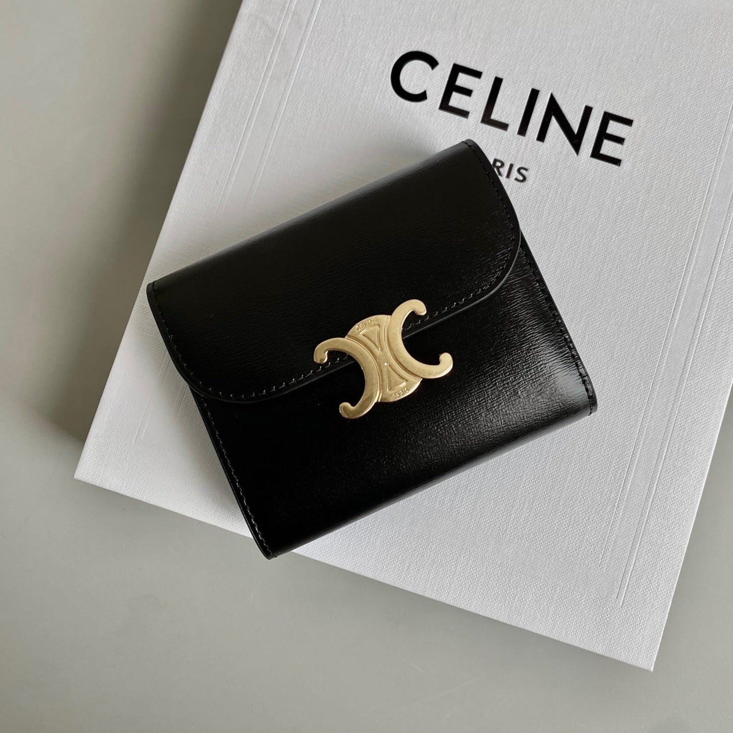 PORTEFEUILLE TRIPHOME 10 TROIS VOLETS EN CUIR DE VEAU NOIR