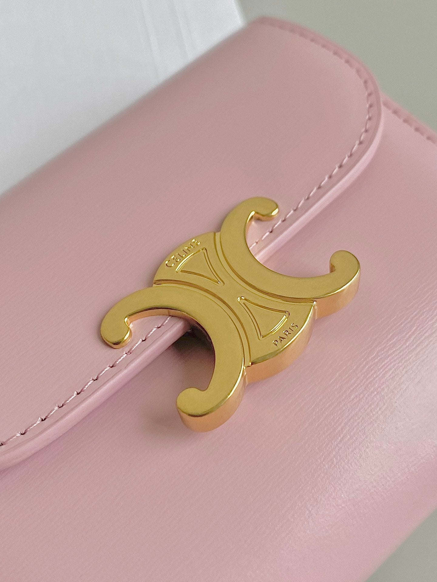PORTEFEUILLE TRIPHOME 10 TROIS VOLETS EN CUIR DE VEAU ROSE PASTEL