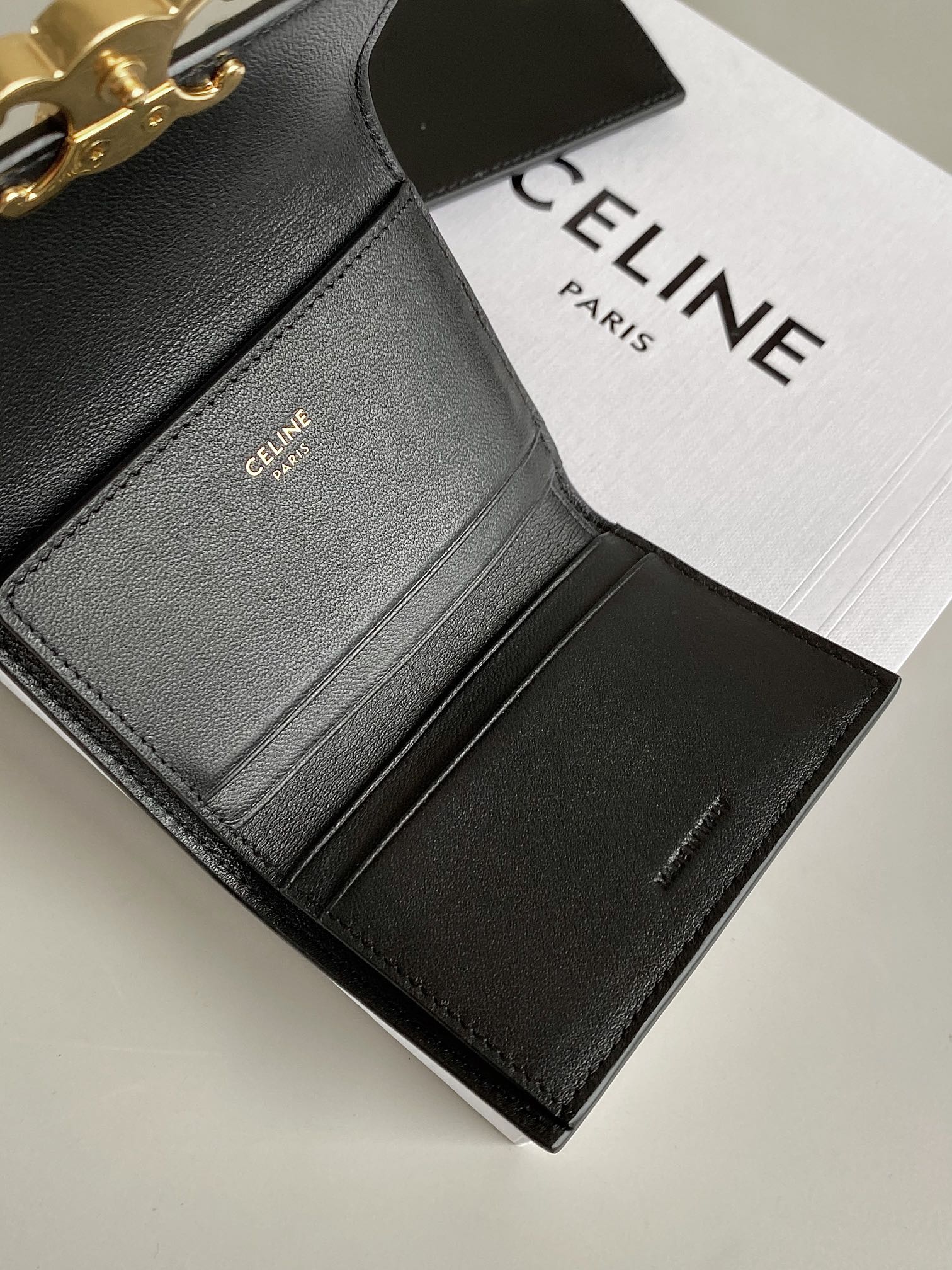 PORTEFEUILLE TRIPHOME 9 DEUX EN UN EN CUIR DE VEAU NOIR