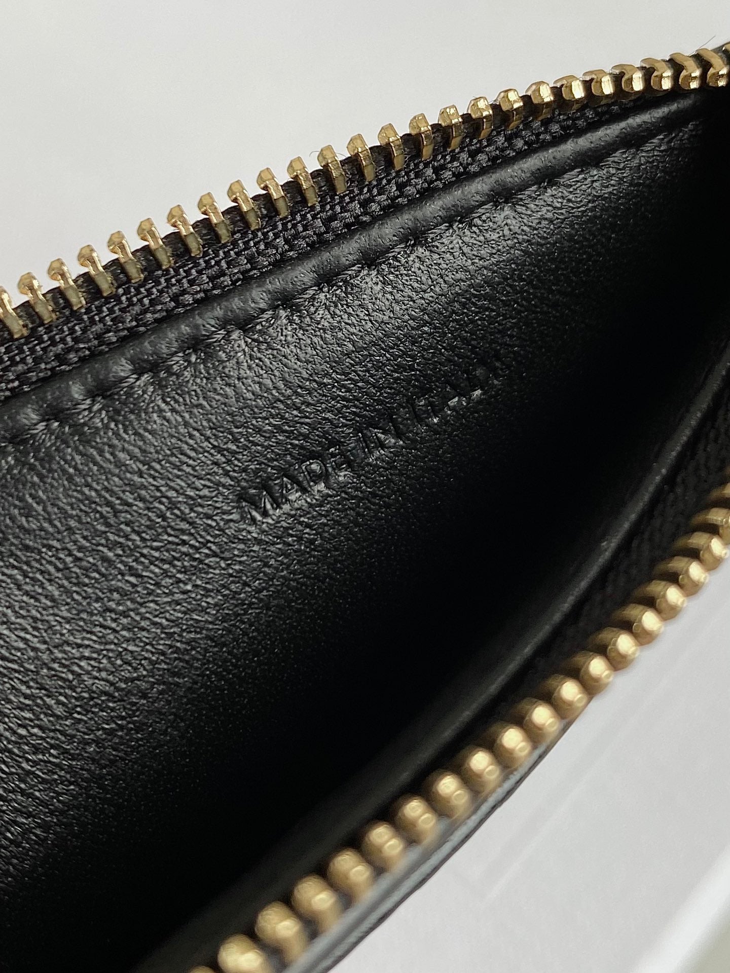 PORTEFEUILLE TRIPHOME 9 DEUX EN UN EN CUIR DE VEAU NOIR