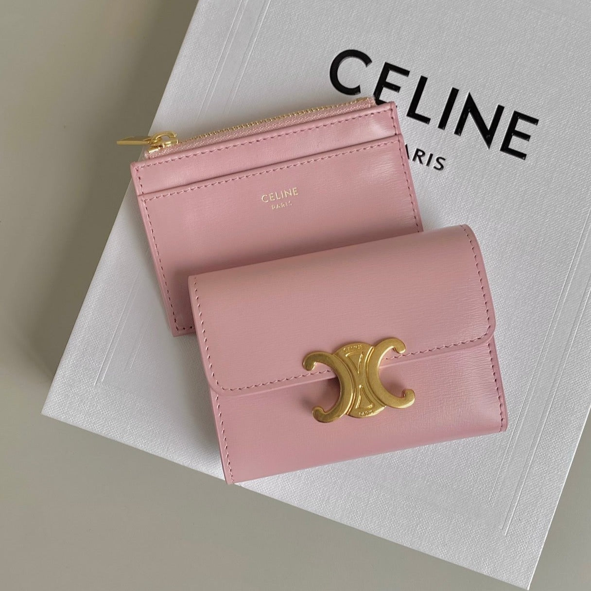 PORTEFEUILLE TRIPHOME 9 DEUX EN UN EN CUIR DE VEAU ROSE PASTEL
