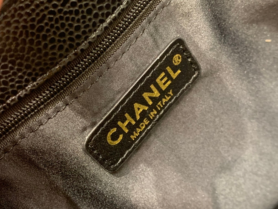Grand sac cabas classique 24 cm, noir caviar, matériel doré