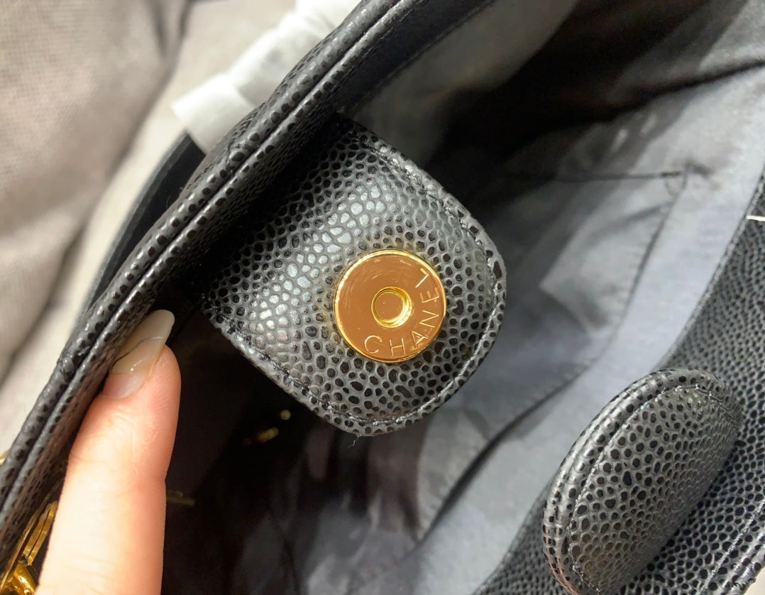 Grand sac cabas classique 24 cm, noir caviar, matériel doré