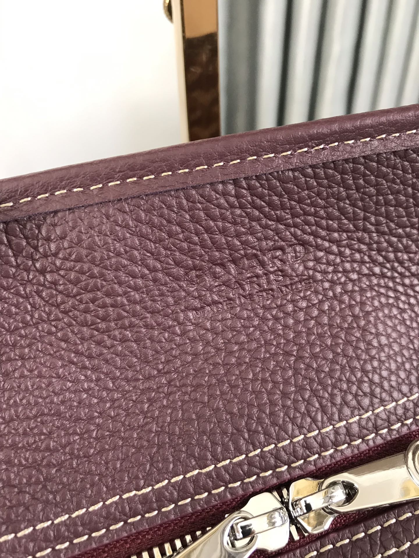 SAC HARDY PM 40 EN TOILE GOYARDINE MARRON ET GARNITURES EN CUIR TAURILLON