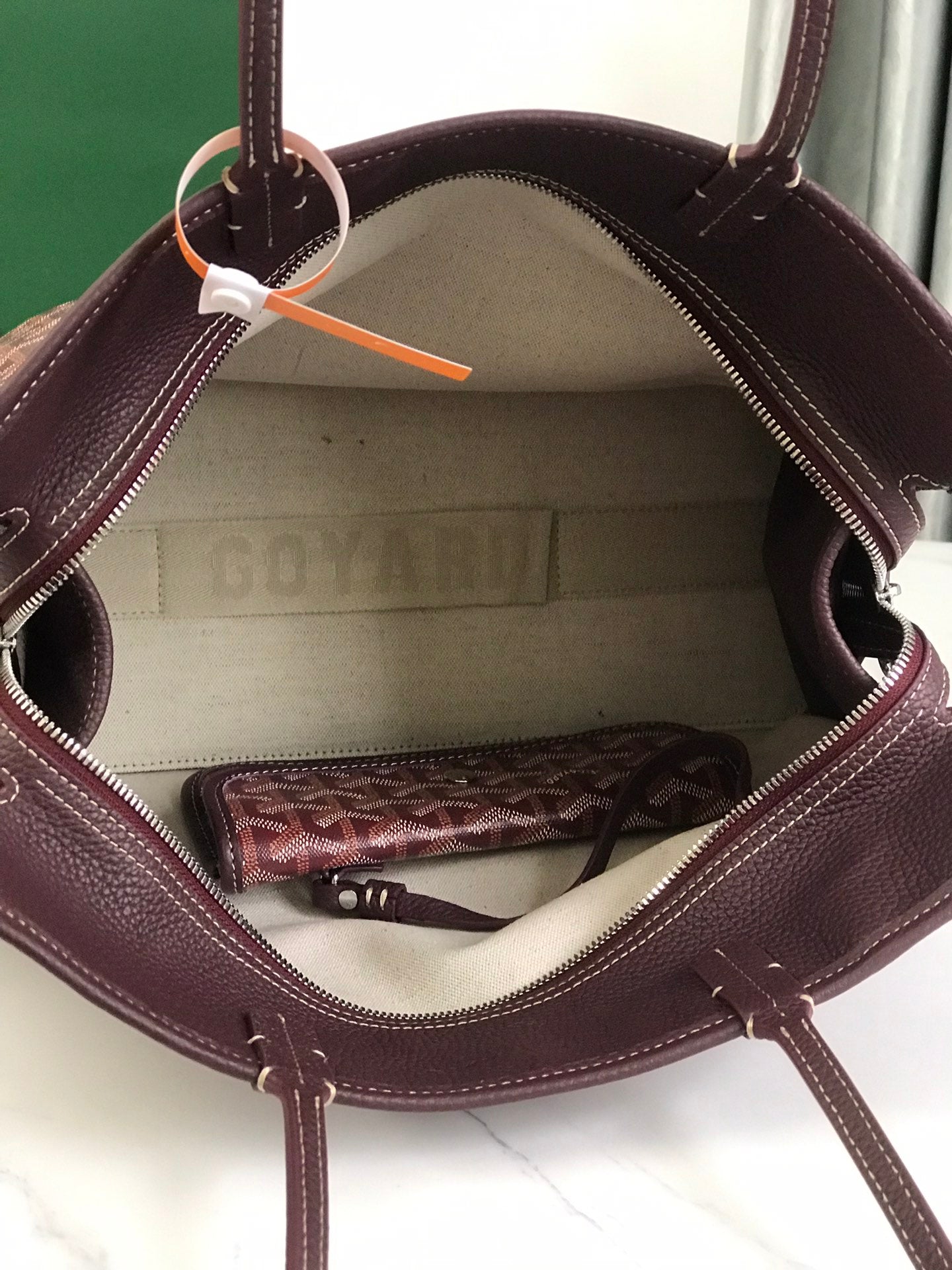 SAC HARDY PM 40 EN TOILE GOYARDINE MARRON ET GARNITURES EN CUIR TAURILLON