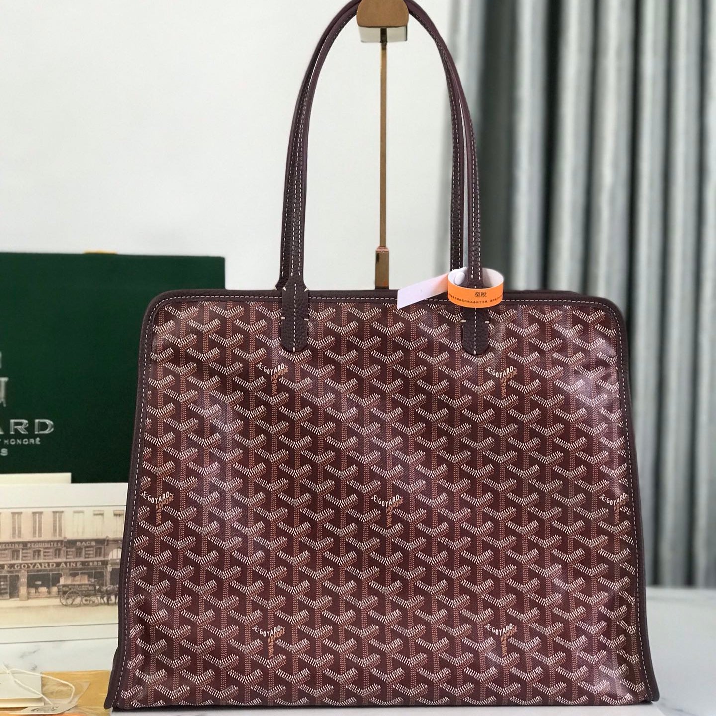 SAC HARDY PM 40 EN TOILE GOYARDINE MARRON ET GARNITURES EN CUIR TAURILLON