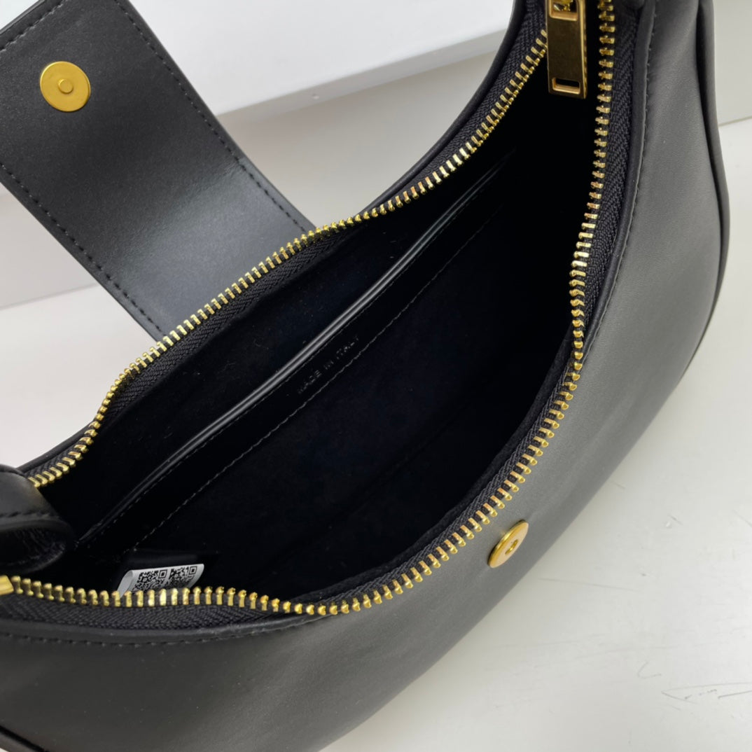 23 SAC EN CUIR DE VEAU NOIR