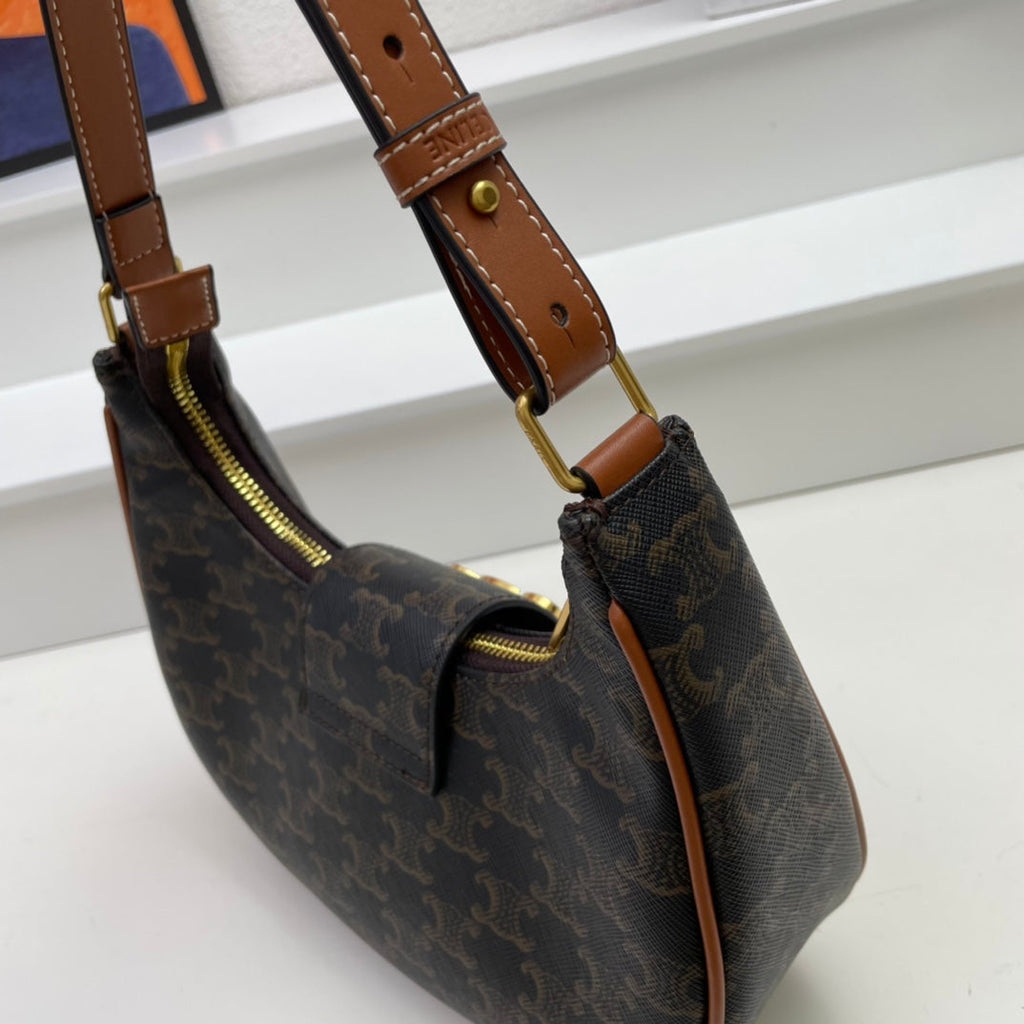 23 SAC EN CUIR DE VEAU MOTIF NOIR