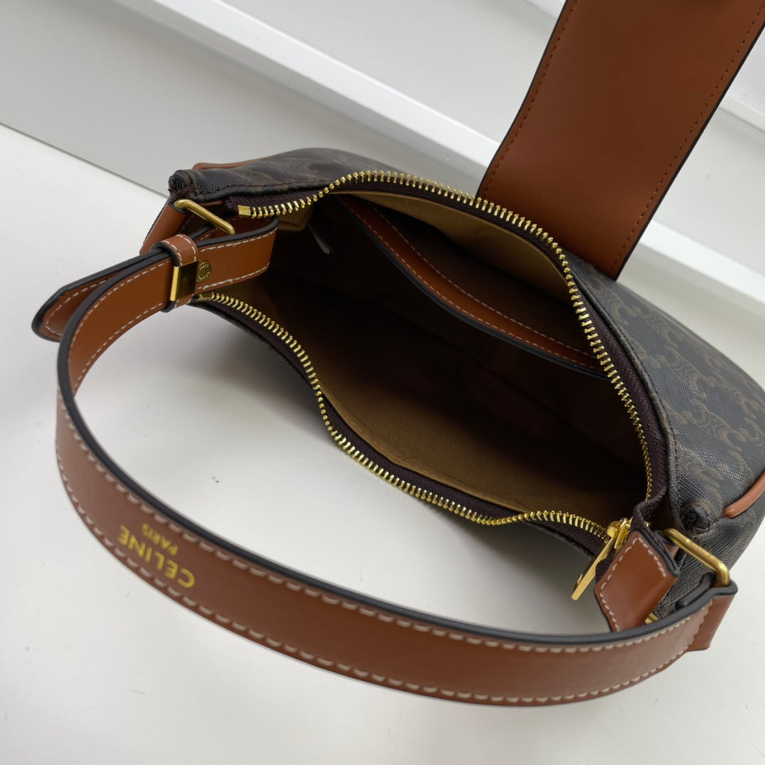 23 SAC EN CUIR DE VEAU MOTIF NOIR