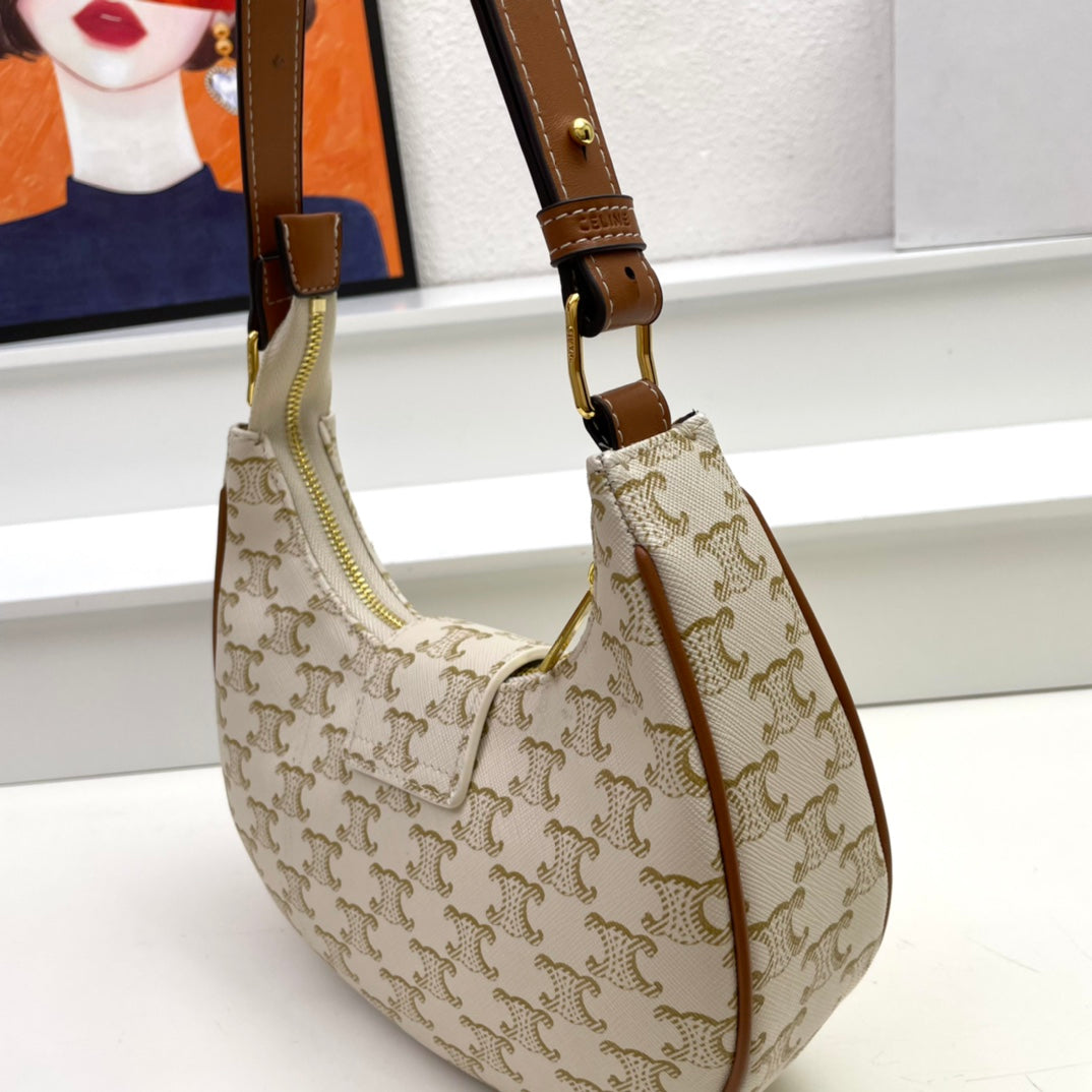 23 SAC EN CUIR DE VEAU BLANC CARO
