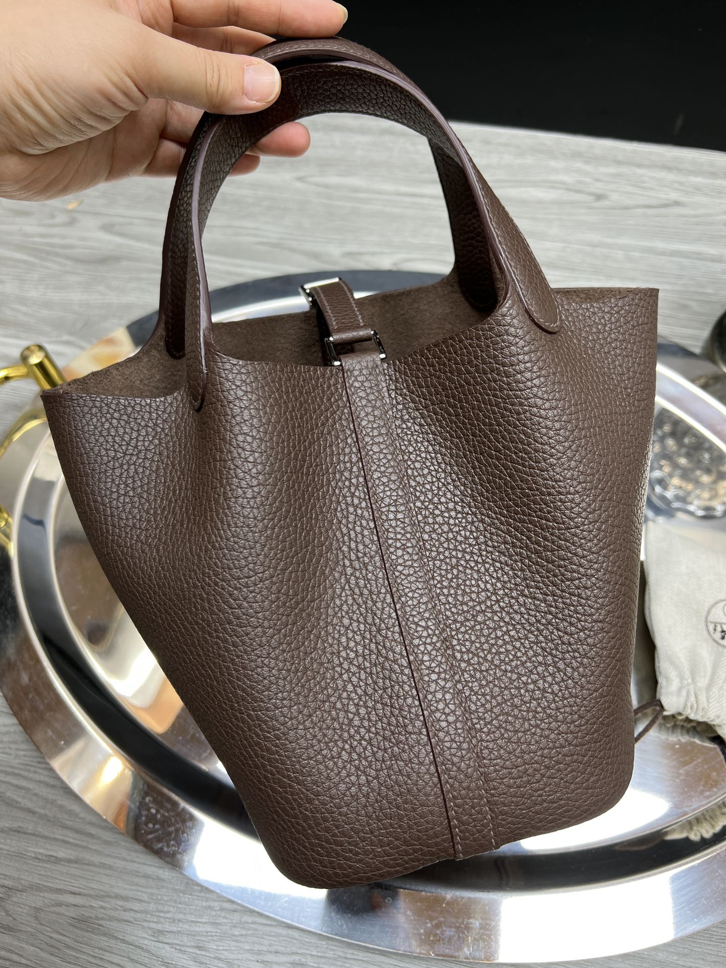 HM PICOTIN LOCK 18 CUIR TOGO CHOCOLAT
