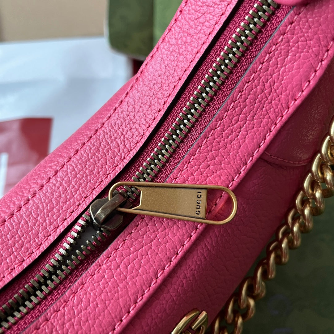 SAC À BANDOULIÈRE 25 EN CUIR DE VEAU ROSE VIF, QUINCAILLERIE DORÉ