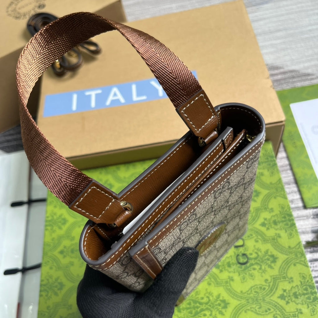 Pochette GG 20 à fermoir en toile beige et cuir de veau marron